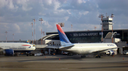 planes taxi at ben gurion airport