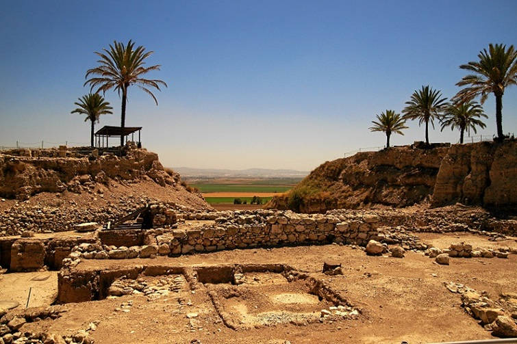 Tel-megiddo-ruins_1 tel megiddo ruins