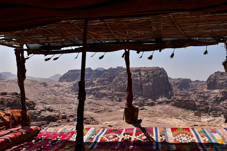 bedouin_tent_with_desert_view bedouin tent with desert view