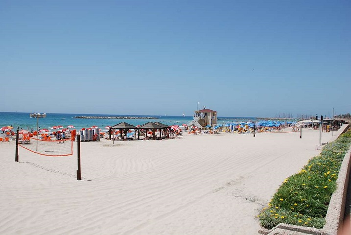 frishman_beach_tel_aviv__ Frishman beach in tel aviv